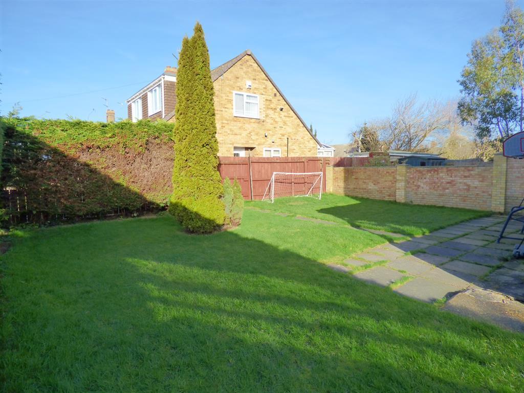 Highfield Road, Beverley, HU17 9QS 3 bed semidetached house £190,000