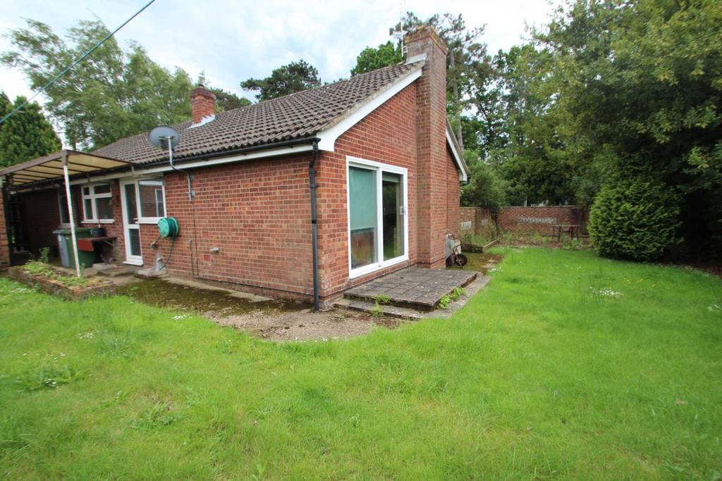 Holmesdale Road, Brundall 3 bed detached bungalow £270,000