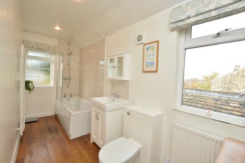 33 Long Row, Horsforth, Leeds, LS18 5AA