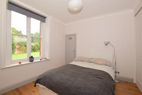 2 bedroom ground floor flat for sale - Somers Road, Reigate, Surrey