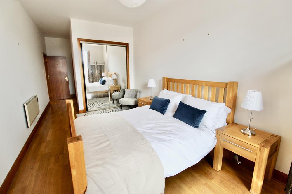 Bedroom 1 − photograph