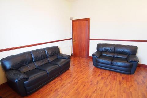 2 bedroom flat to rent, Whitehall Road, Left, AB25