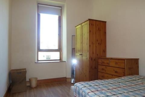 2 bedroom flat to rent, Whitehall Road, Left, AB25