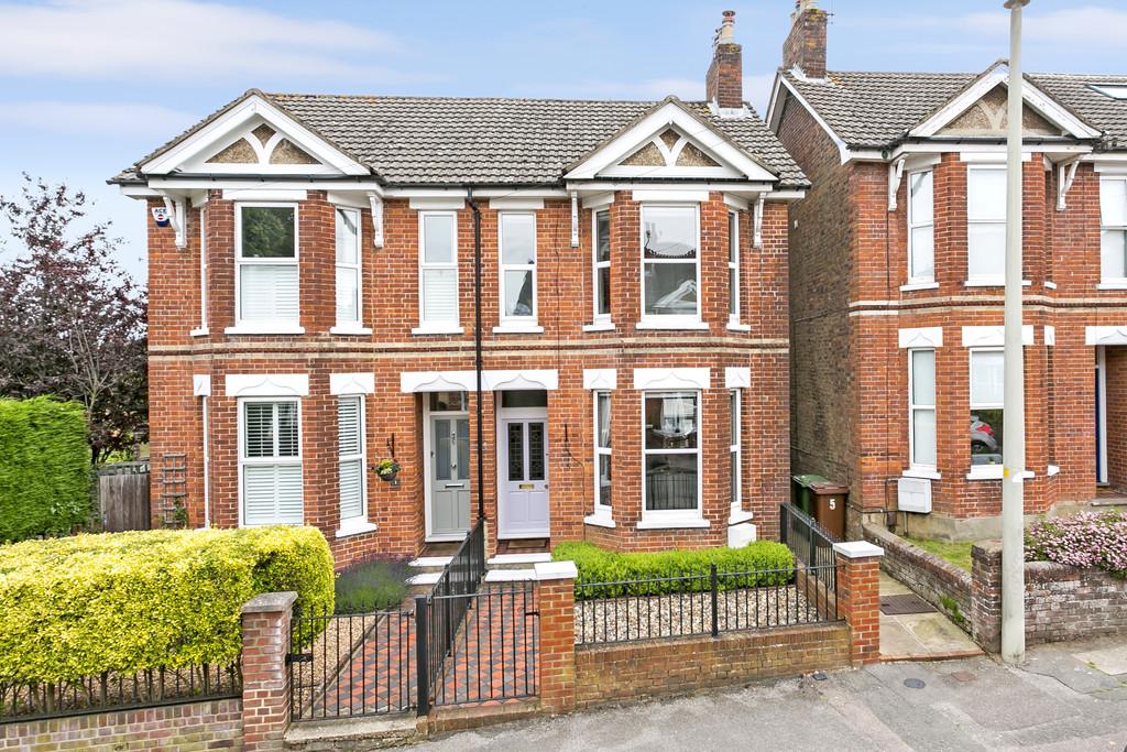 Prospect Road, Southborough 3 bed semidetached house £500,000