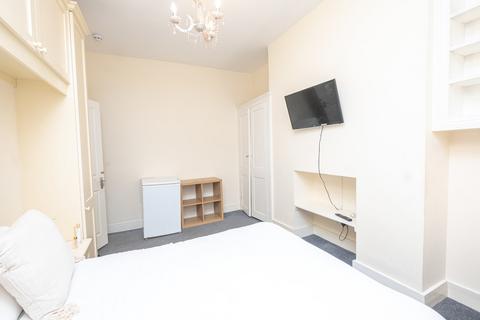 6 bedroom flat share to rent - Lillie Road, SW6