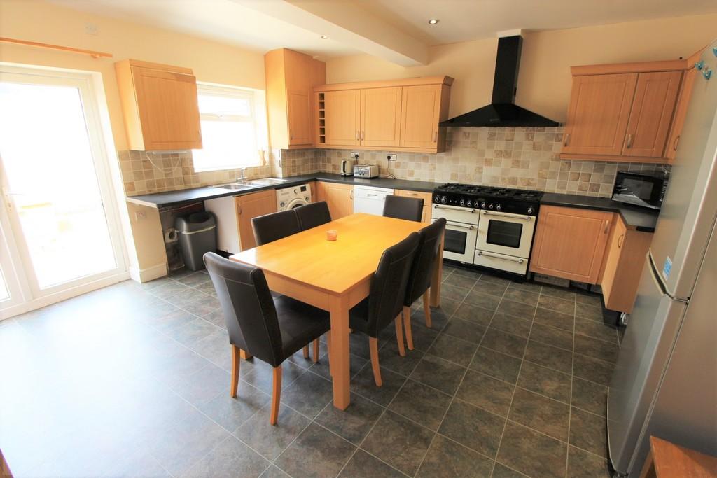 Lavender Avenue, Coventry, CV6 1DF 4 bed terraced house £1,000 pcm (£