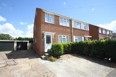 3 bedroom semi-detached house to rent, Springvale, Iwade