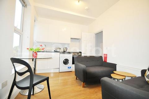 3 bedroom flat to rent, Holloway Road, London, N7