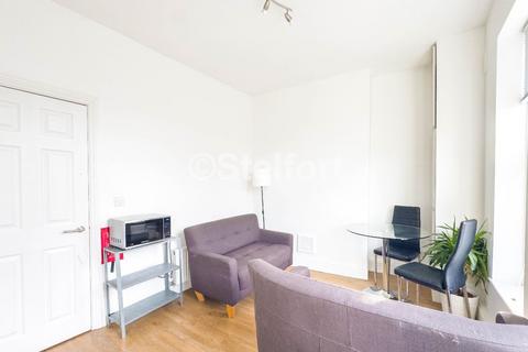 3 bedroom flat to rent, Holloway Road, London, N7