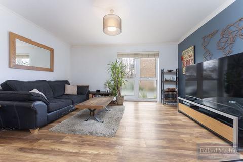 Flat 2, 1 Parrs Close, South Croydon, CR2 0QX