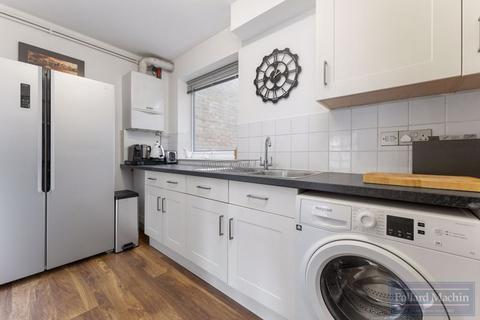 Flat 2, 1 Parrs Close, South Croydon, CR2 0QX