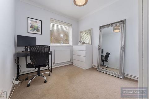Flat 2, 1 Parrs Close, South Croydon, CR2 0QX