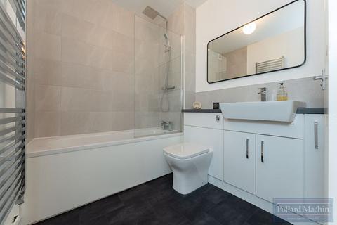 Flat 2, 1 Parrs Close, South Croydon, CR2 0QX