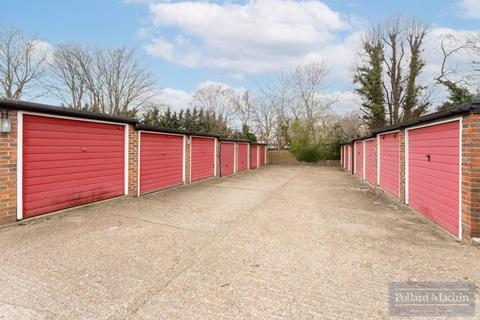 Flat 2, 1 Parrs Close, South Croydon, CR2 0QX