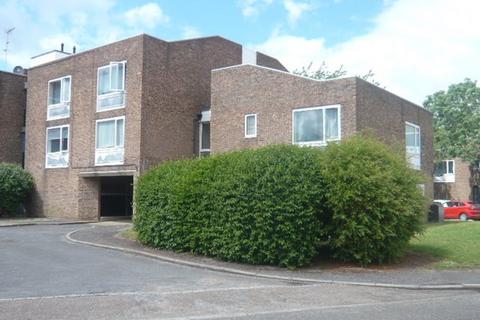 Studio to rent, Sunderland Court, Stanwell
