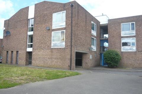 Studio to rent, Sunderland Court, Stanwell
