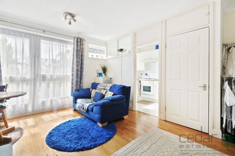 Studio to rent, Finchley Road, Hampstead NW3