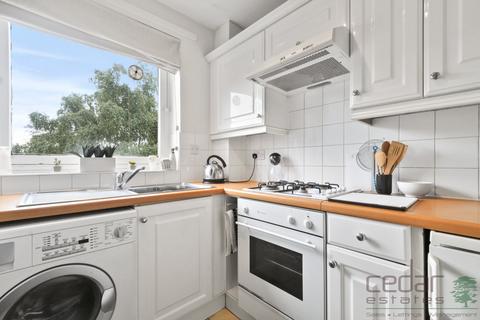 Studio to rent, Finchley Road, Hampstead NW3