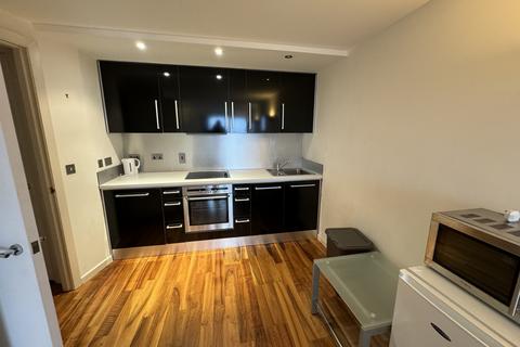 2 bedroom apartment to rent, Riverside Way, Leeds, West Yorkshire, LS1