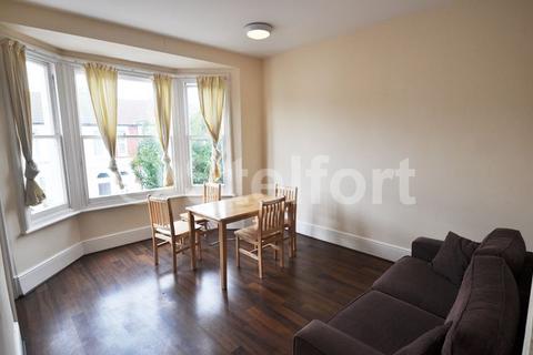 3 bedroom maisonette to rent, Raleigh Road, N8