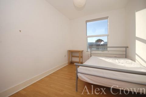 2 bedroom flat to rent, Mackenzie Road, Caledonian Road