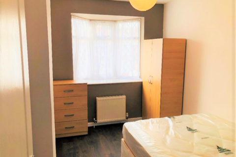 1 bedroom in a house share to rent, Craven Gardens IG6