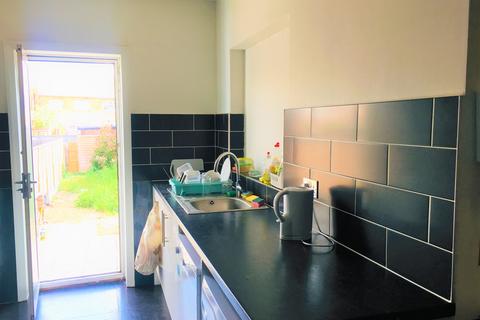 1 bedroom in a house share to rent, Craven Gardens IG6