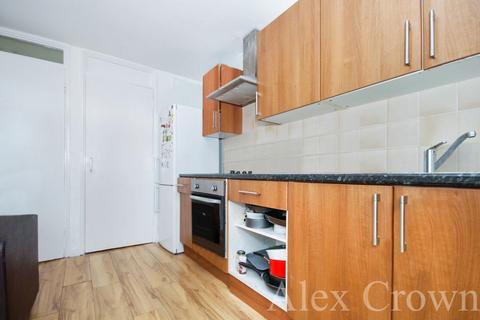 4 bedroom flat to rent, Weedington Road, Kentish Town