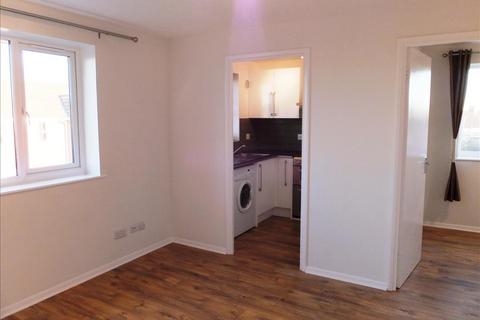 Studio to rent, Redford Close, Feltham, TW13