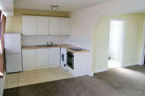 2 bedroom flat to rent, The Square, Kenilworth