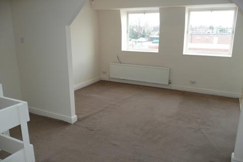 2 bedroom flat to rent, The Square, Kenilworth