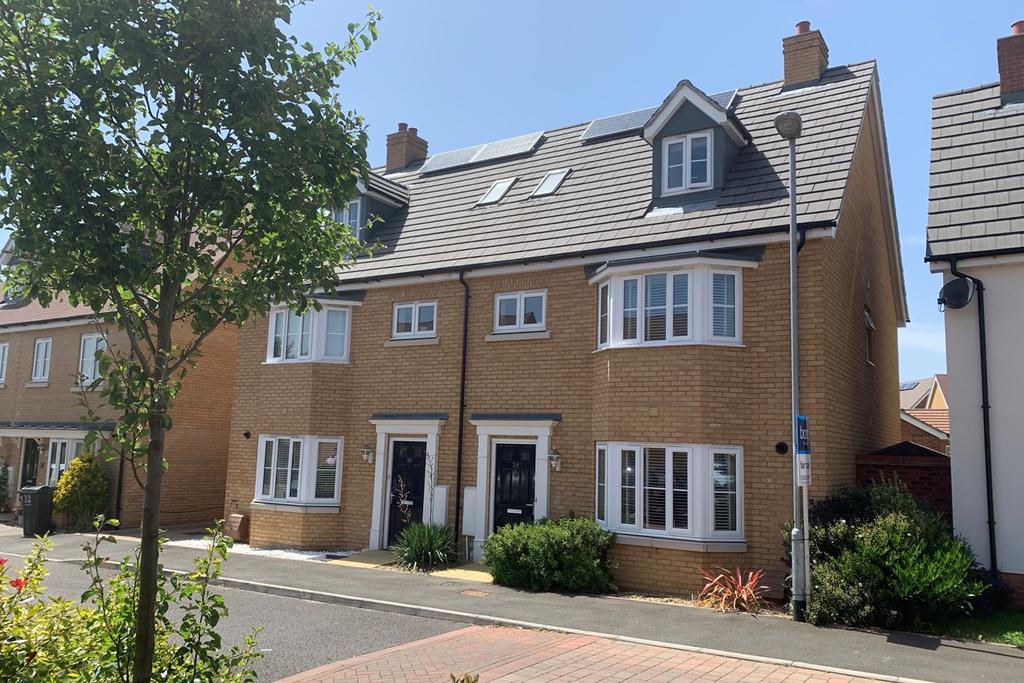 Emberson Croft, Chelmsford, CM1 4 bed semidetached house £399,995