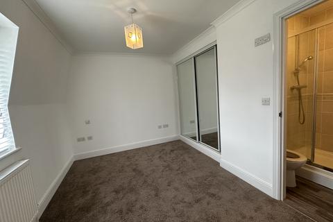 2 bedroom flat to rent, The Pavilions, Crabbetts Park, Worth
