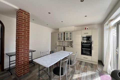 4 bedroom house to rent, Glenesk Road, Eltham, SE9