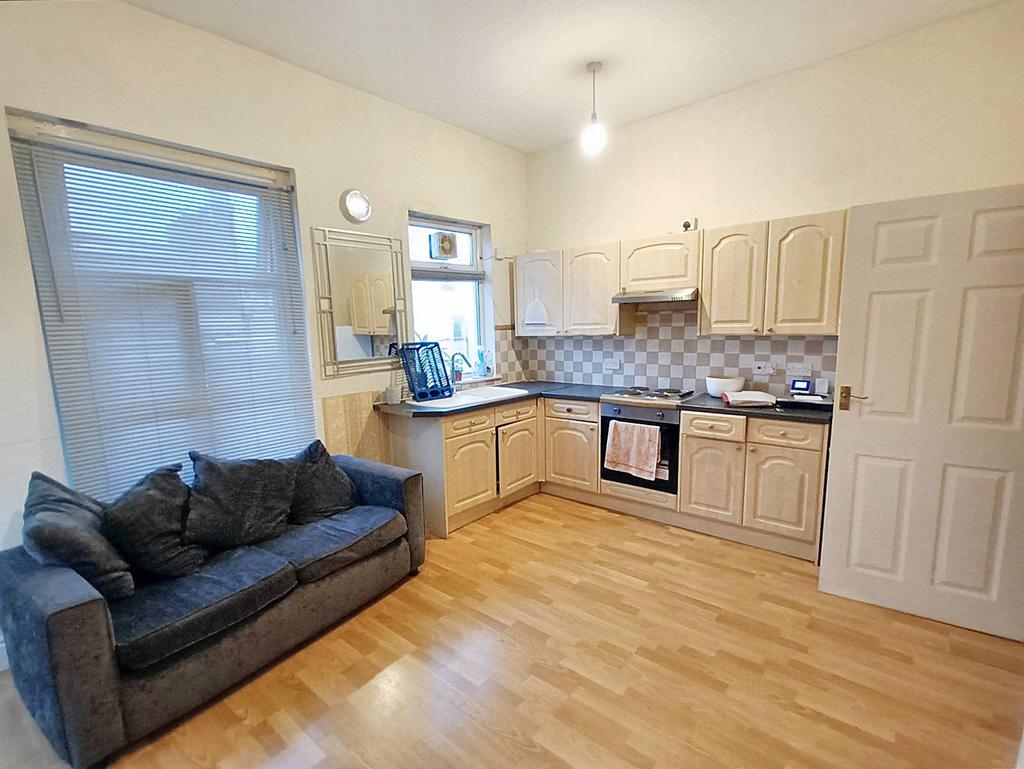 Kitchen / Lounge