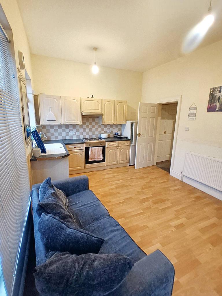 Kitchen / Lounge