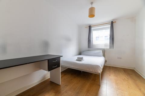 2 bedroom flat to rent, Stratford Square, London, E15