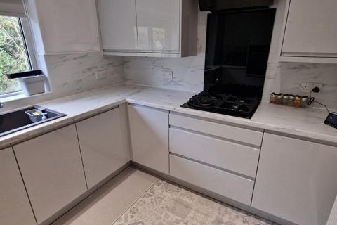 2 bedroom flat to rent, Howard Street