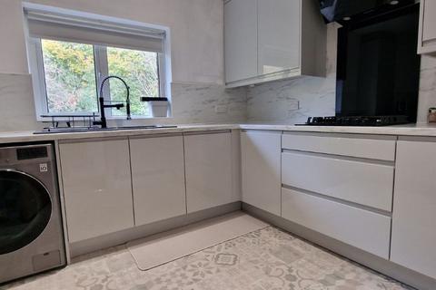 2 bedroom flat to rent, Howard Street