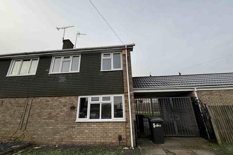 3 bedroom semi-detached house to rent, Brackendale Drive, Nuneaton