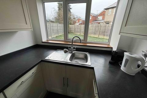 3 bedroom semi-detached house to rent, Brackendale Drive, Nuneaton