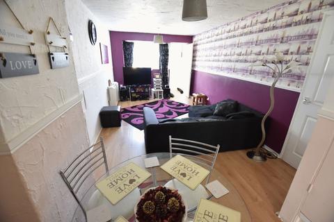2 bedroom maisonette for sale - Copenhagen Close, Luton