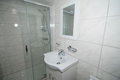 2 bedroom flat to rent, Basement Flat, Boston Road, Hanwell, W7