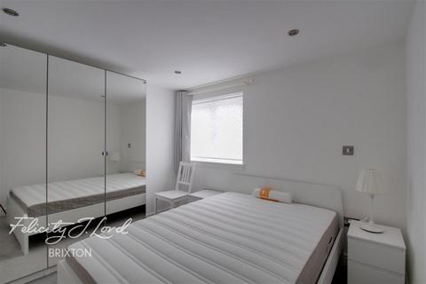 3 bedroom flat to rent, Wingford Road, Brixton