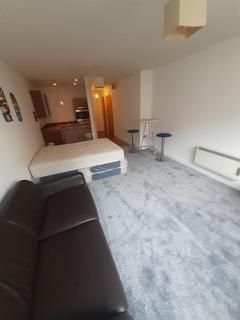 Studio to rent, Pioneer, Ryland Street