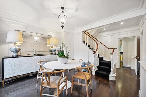 3 bedroom terraced house to rent, Elm Place, London