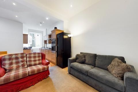 4 bedroom flat to rent, Roseneath Place, Marchmont, Edinburgh, EH9