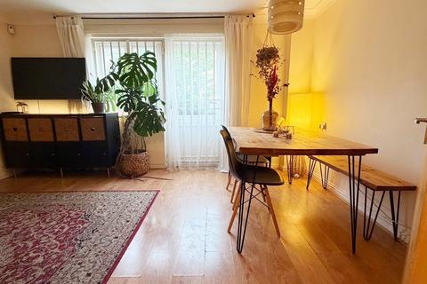 2 bedroom terraced house to rent, Daintry Way, Hackney Wick, E9
