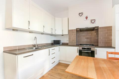 2 bedroom flat to rent, Fulham Palcae Road, Fulham, London SW6