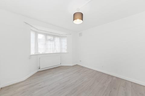 2 bedroom flat to rent, Amblecote Road, London, SE12